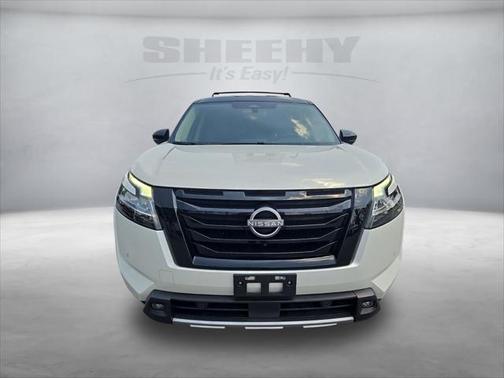 2023 Nissan Pathfinder SL 4WD