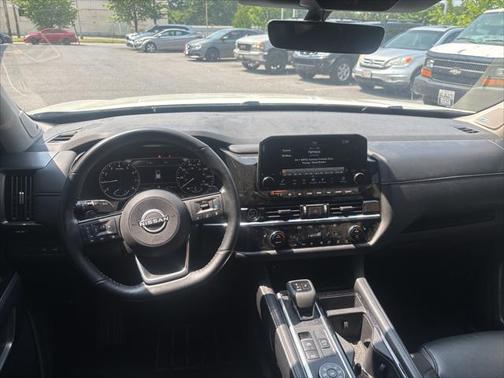 2023 Nissan Pathfinder SL 4WD