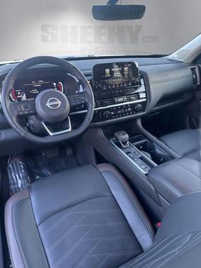 2024 Nissan Pathfinder Platinum FWD