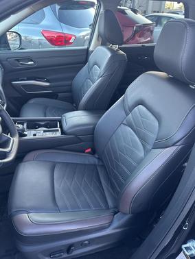 2024 Nissan Pathfinder Platinum FWD