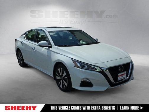 Pearl White Tricoat 2021 Nissan Altima 2.5 SV
