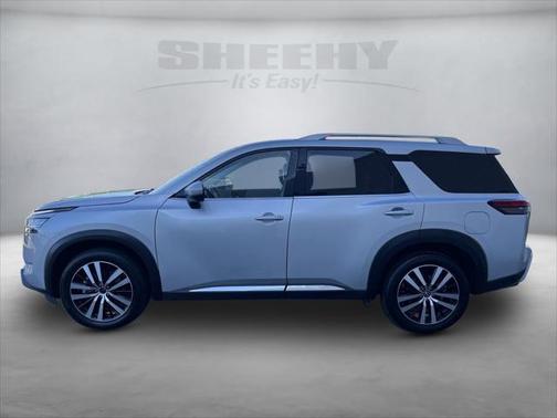 2023 Nissan Pathfinder Platinum FWD