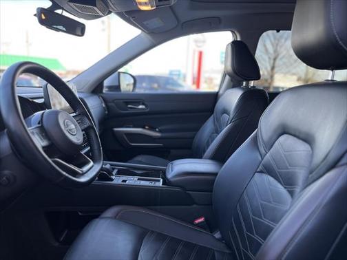2023 Nissan Pathfinder Platinum FWD