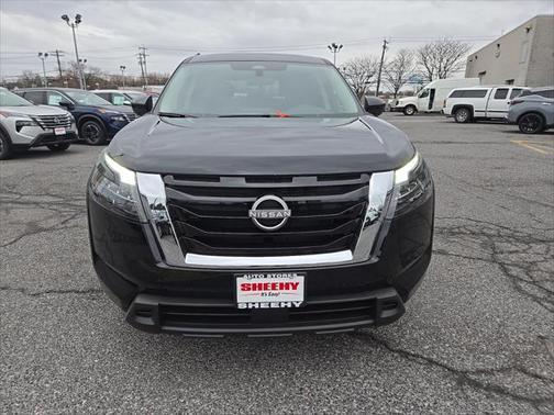 2025 Nissan Pathfinder S