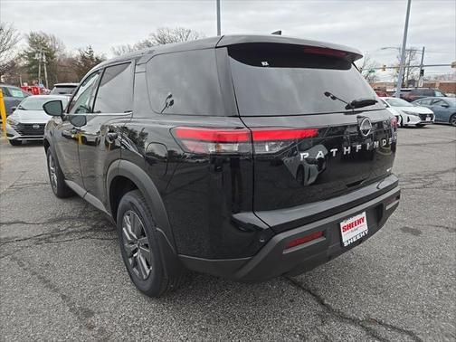 2025 Nissan Pathfinder S