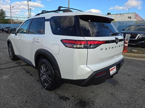 2025 Nissan Pathfinder SV 4WD