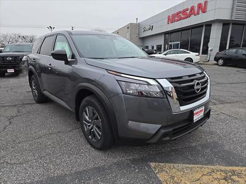 2025 Nissan Pathfinder S