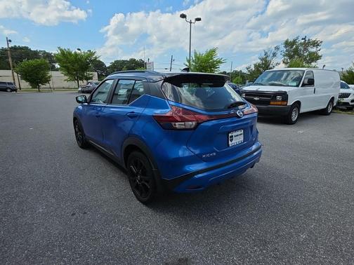 Electric Blue/Super Black 2021 Nissan Kicks SR