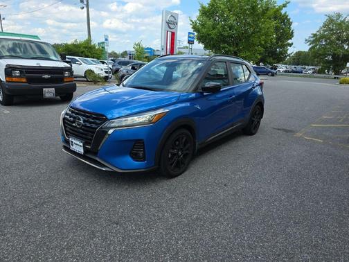 Electric Blue/Super Black 2021 Nissan Kicks SR