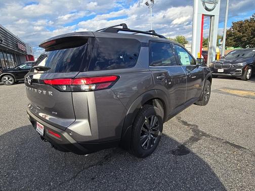 2025 Nissan Pathfinder SV 4WD