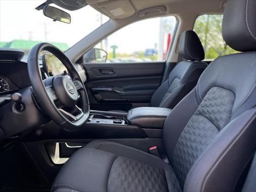 2024 Nissan Pathfinder SV 4WD