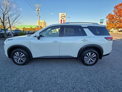 2024 Nissan Pathfinder SL 4WD