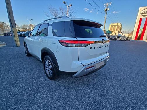 2024 Nissan Pathfinder SL 4WD