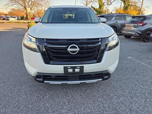 2024 Nissan Pathfinder SL 4WD