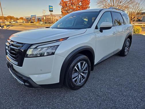 2024 Nissan Pathfinder SL 4WD