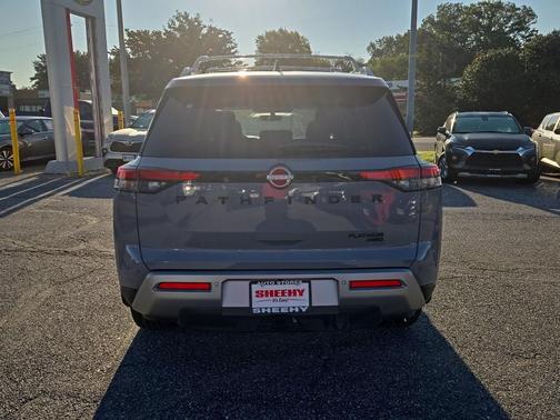 2025 Nissan Pathfinder Platinum 4WD