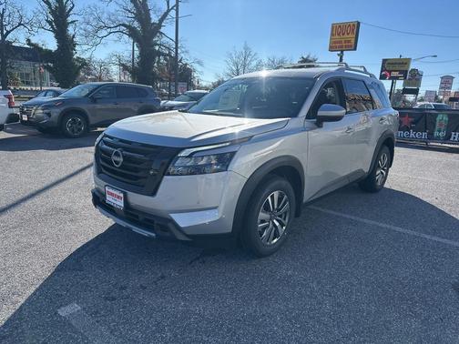 2025 Nissan Pathfinder SL 4WD