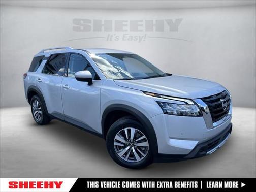 2023 Nissan Pathfinder SL FWD