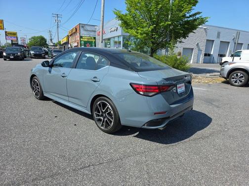 Atlantic Gray Metallic/Super Black 2025 Nissan Sentra SR