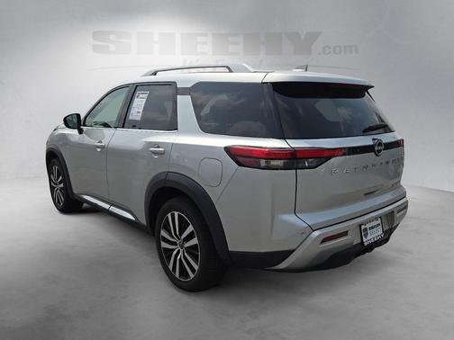 2023 Nissan Pathfinder Platinum FWD