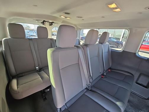 2014 Nissan NV Passenger NV3500 HD S V8