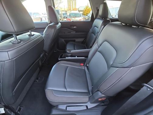 2023 Nissan Pathfinder SL 4WD