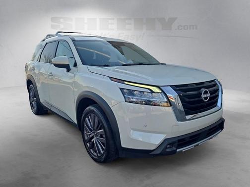 2023 Nissan Pathfinder SL 4WD