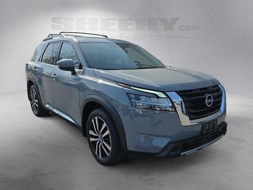 Boulder Gray Pearl 2024 Nissan Pathfinder Platinum 4WD