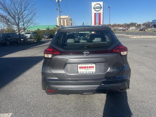 2024 Nissan Kicks SR