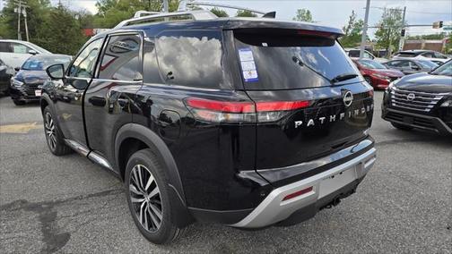 2025 Nissan Pathfinder Platinum 4WD