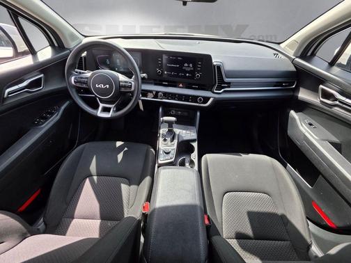 Snow White Pearl 2024 Kia Sportage LX