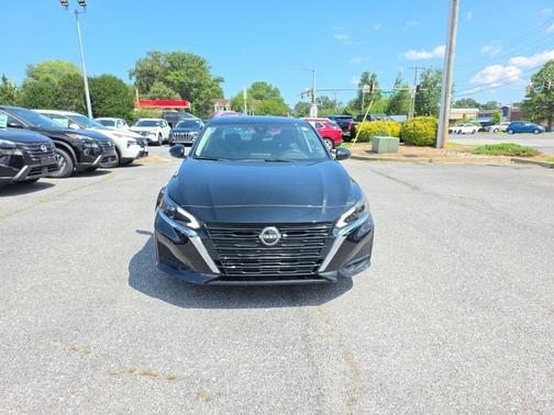 Super Black 2023 Nissan Altima 2.5 SV