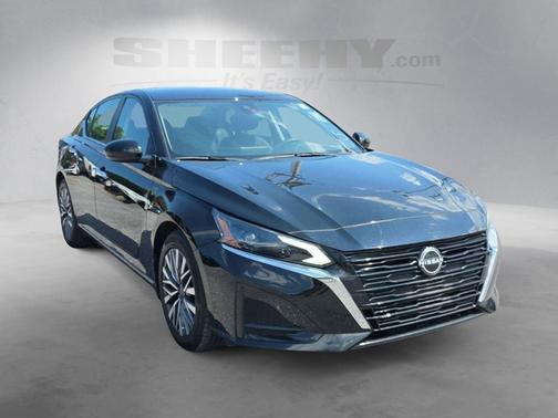 Super Black 2023 Nissan Altima 2.5 SV