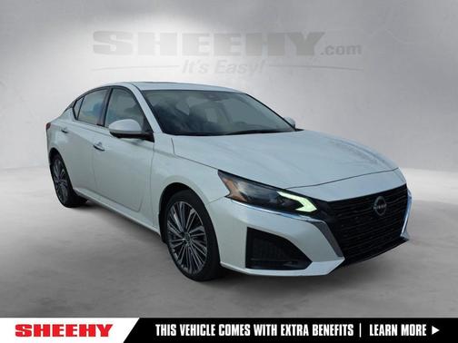 Pearl White Tricoat 2023 Nissan Altima 2.5 SL