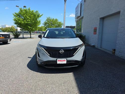 Boulder Gray Pearl/Black Diamond Pearl 2023 Nissan ARIYA EVOLVE+
