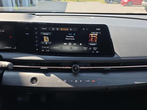 Boulder Gray Pearl/Black Diamond Pearl 2023 Nissan ARIYA EVOLVE+