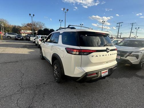 2025 Nissan Pathfinder SV 4WD