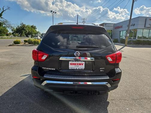 2018 Nissan Pathfinder SL