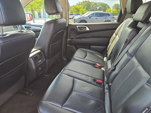 2018 Nissan Pathfinder SL