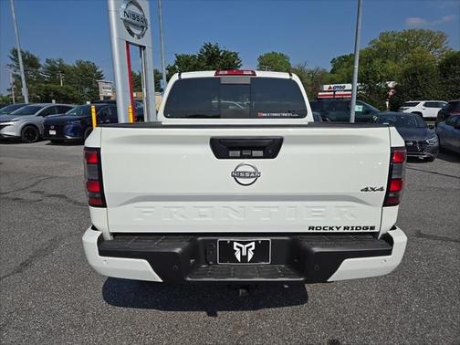 2025 Nissan Frontier SV