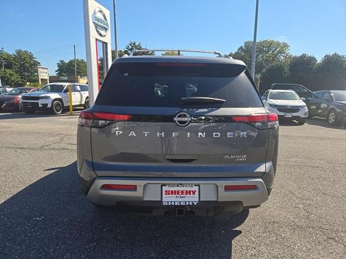 2025 Nissan Pathfinder Platinum 4WD
