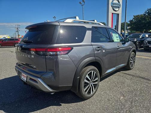 2025 Nissan Pathfinder Platinum 4WD