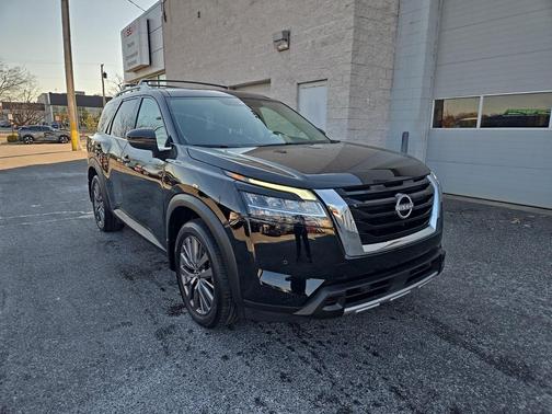 2024 Nissan Pathfinder SL FWD