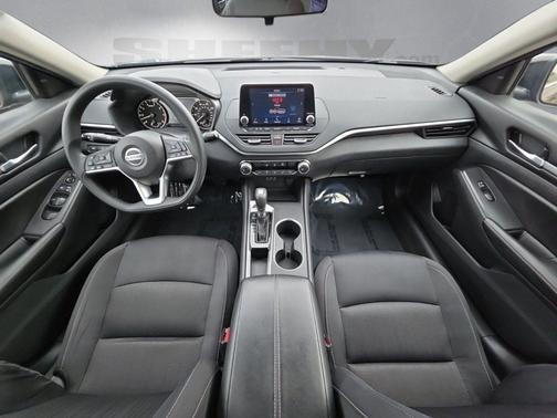 Super Black 2022 Nissan Altima 2.5 SV