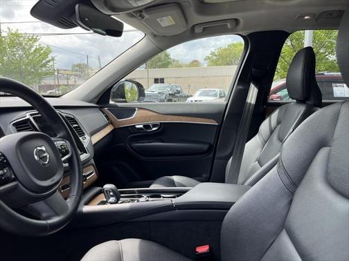 2023 Volvo XC90 B5 Plus