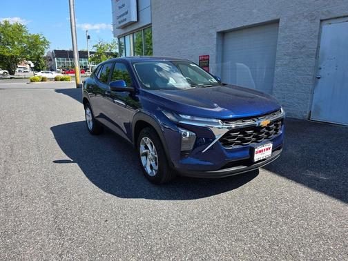 Blue Glow Metallic 2024 Chevrolet Trax LS