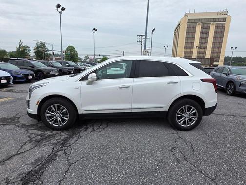 Crystal White Tricoat 2023 Cadillac XT5 Premium Luxury