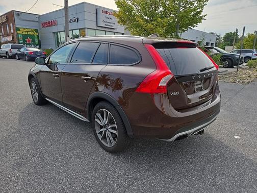 2018 Volvo V60 Cross Country T5