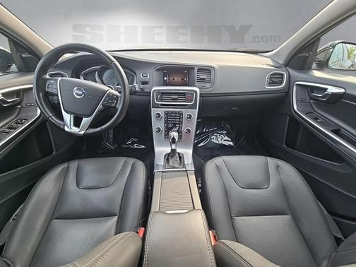 2018 Volvo V60 Cross Country T5