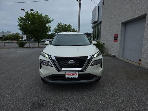Pearl White Tricoat 2022 Nissan Rogue SV